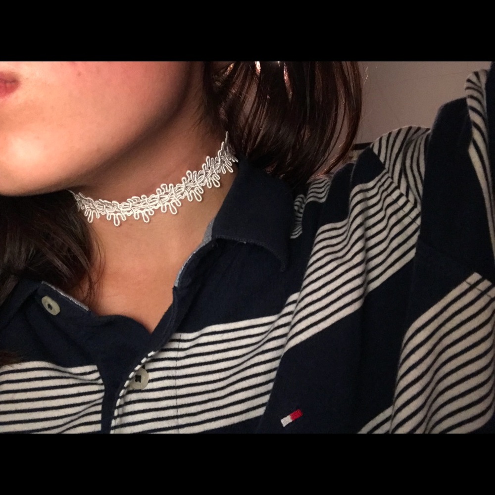 White Choker Necklace⭐️